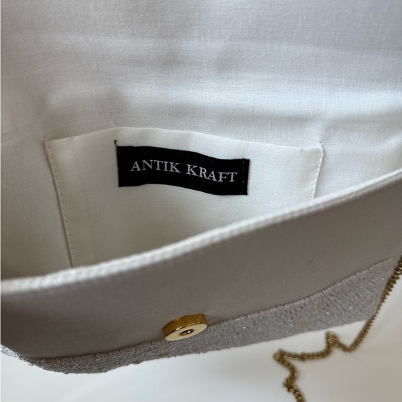 Antik Kraft White Beaded Bride Clutch Bag with Gold Chain - Picture 3 of 8